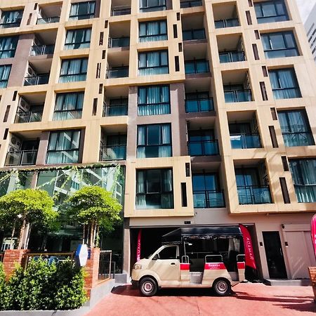 Ramada By Wyndham Bangkok Ten Ekamai Residences Экстерьер фото