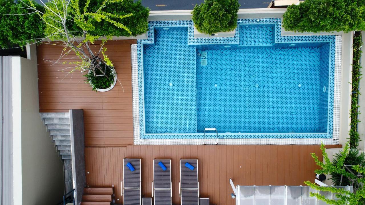 Ramada By Wyndham Bangkok Ten Ekamai Residences Экстерьер фото