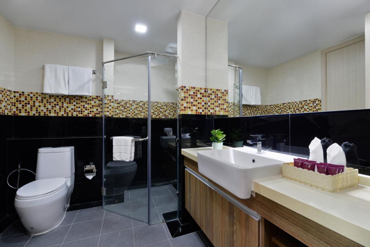 Ramada By Wyndham Bangkok Ten Ekamai Residences Экстерьер фото