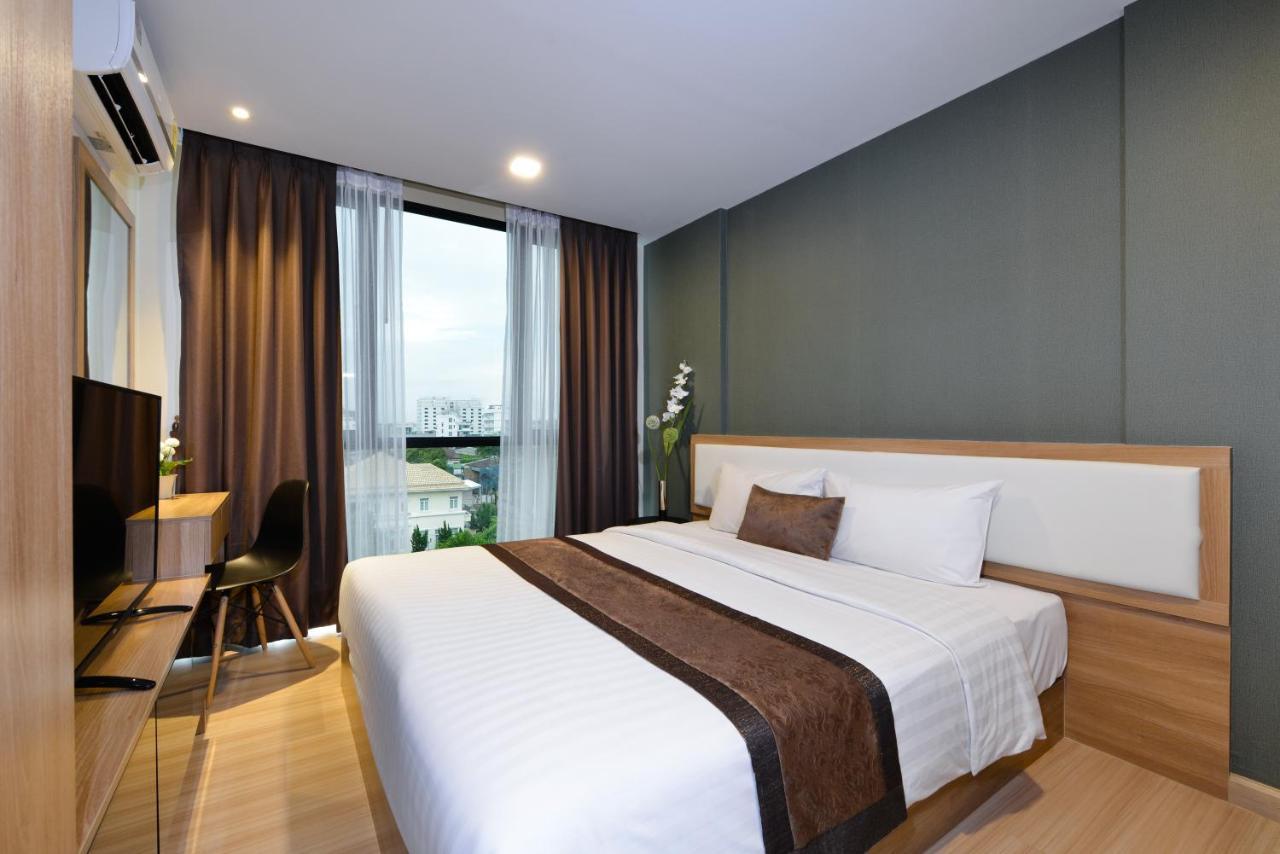 Ramada By Wyndham Bangkok Ten Ekamai Residences Экстерьер фото