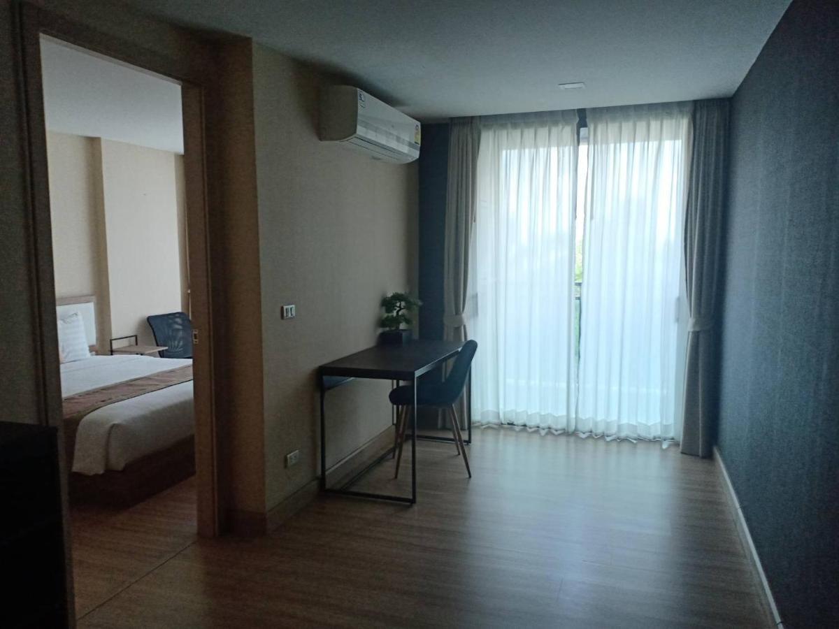 Ramada By Wyndham Bangkok Ten Ekamai Residences Экстерьер фото