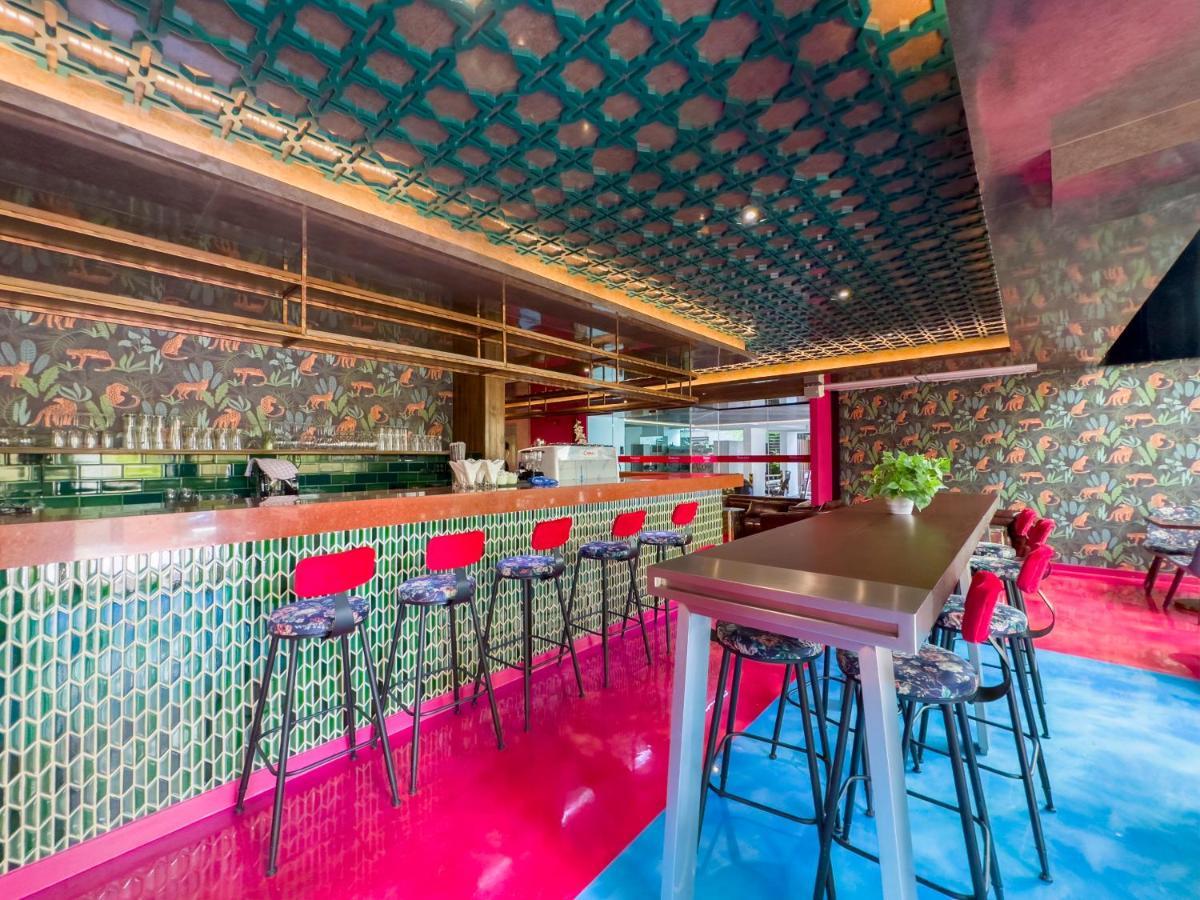 Ramada By Wyndham Bangkok Ten Ekamai Residences Экстерьер фото