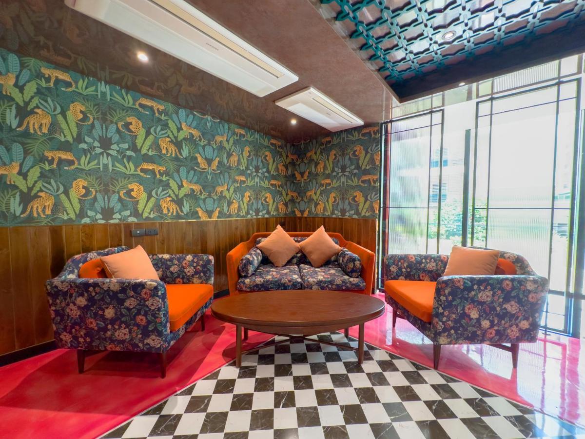 Ramada By Wyndham Bangkok Ten Ekamai Residences Экстерьер фото