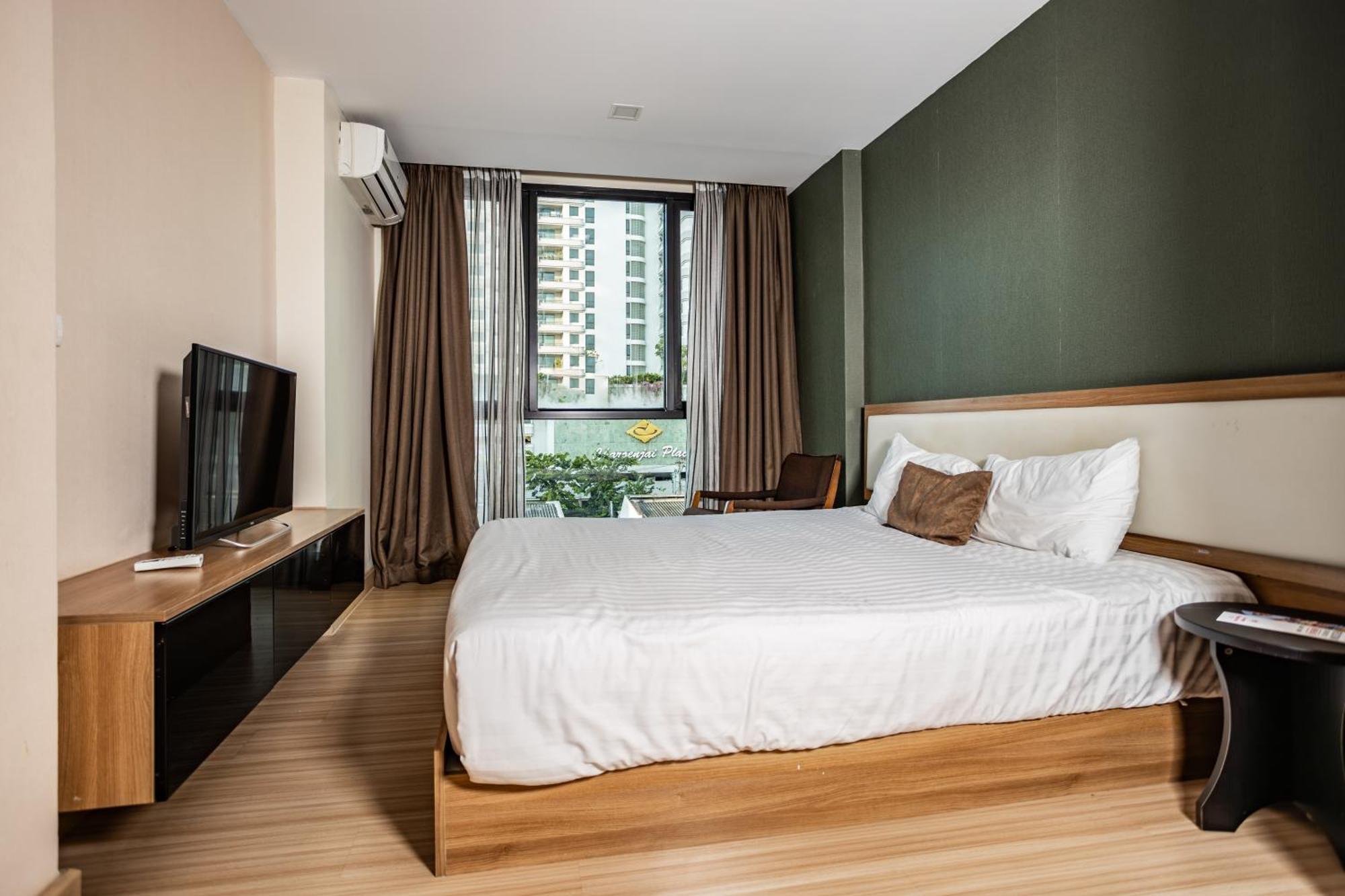 Ramada By Wyndham Bangkok Ten Ekamai Residences Экстерьер фото