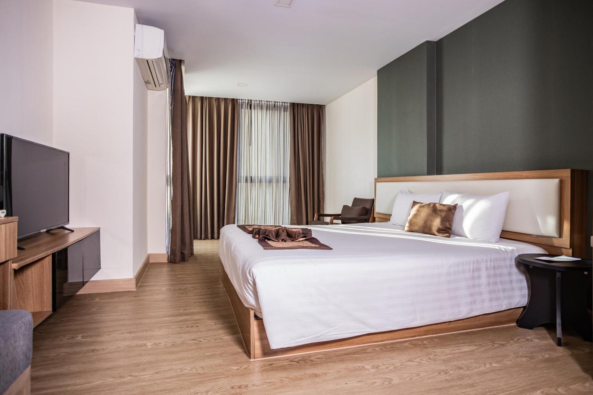 Ramada By Wyndham Bangkok Ten Ekamai Residences Экстерьер фото