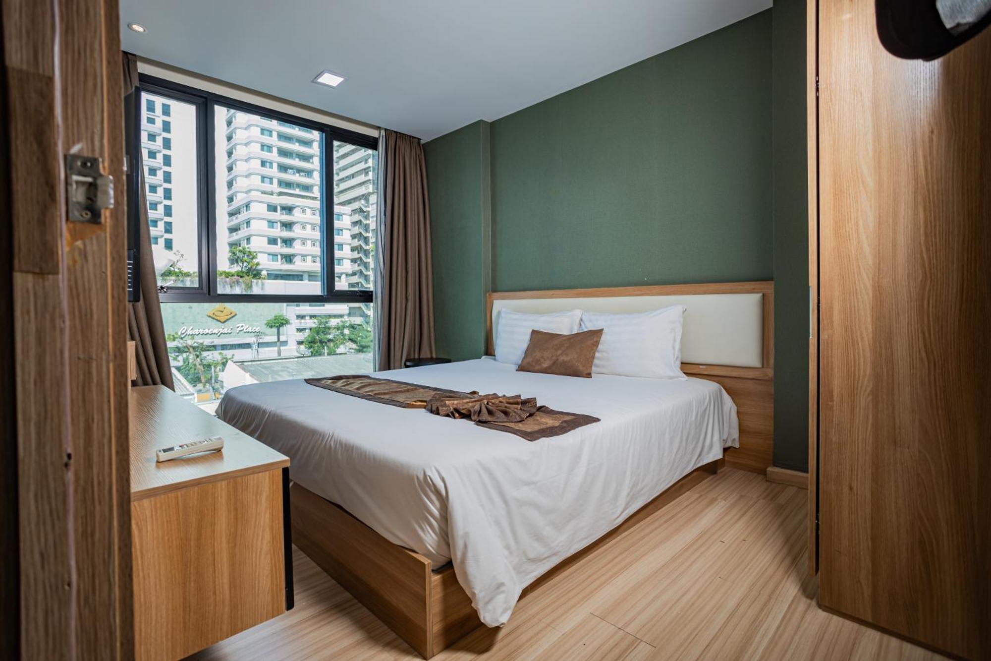 Ramada By Wyndham Bangkok Ten Ekamai Residences Экстерьер фото