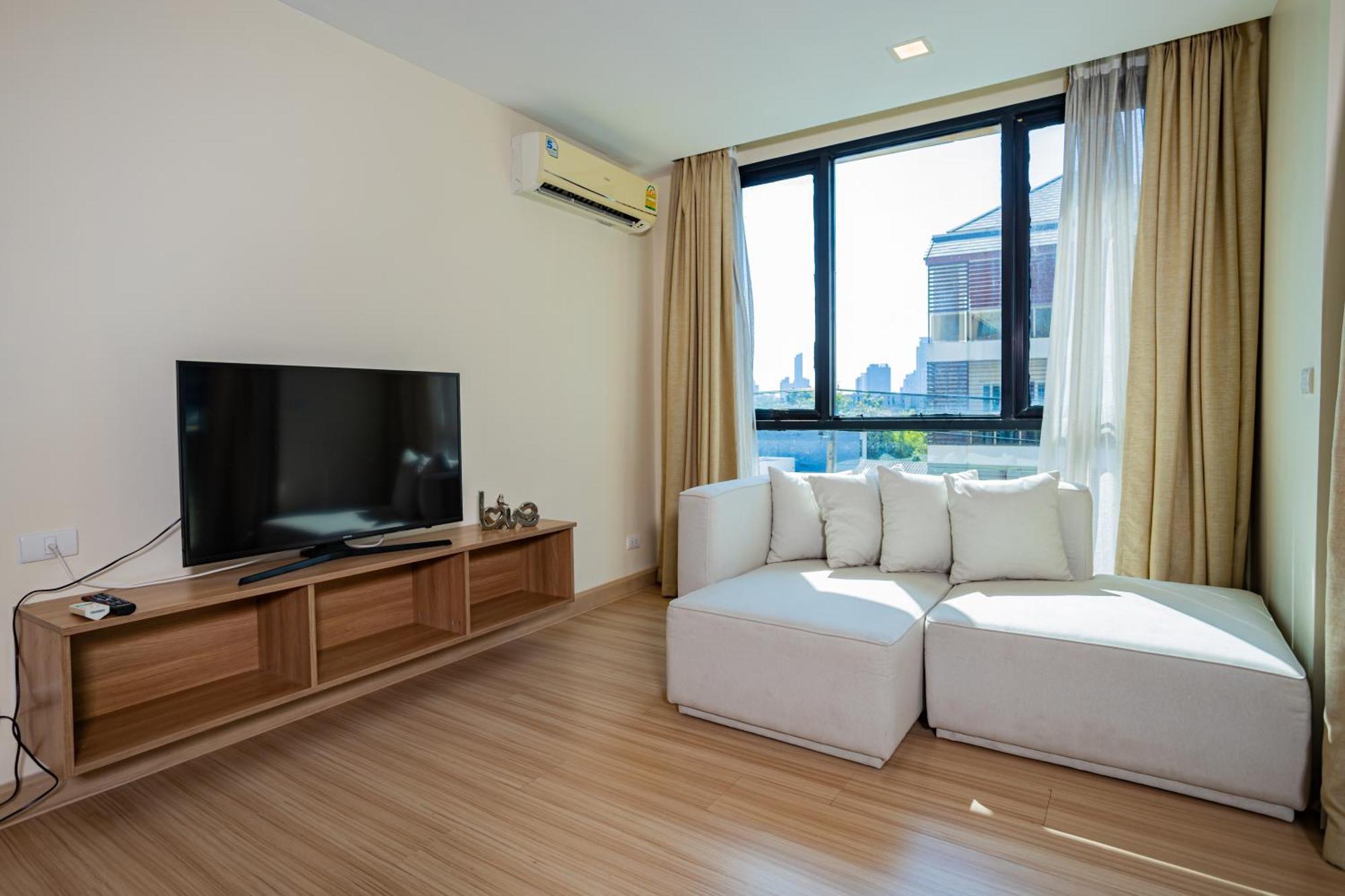 Ramada By Wyndham Bangkok Ten Ekamai Residences Экстерьер фото