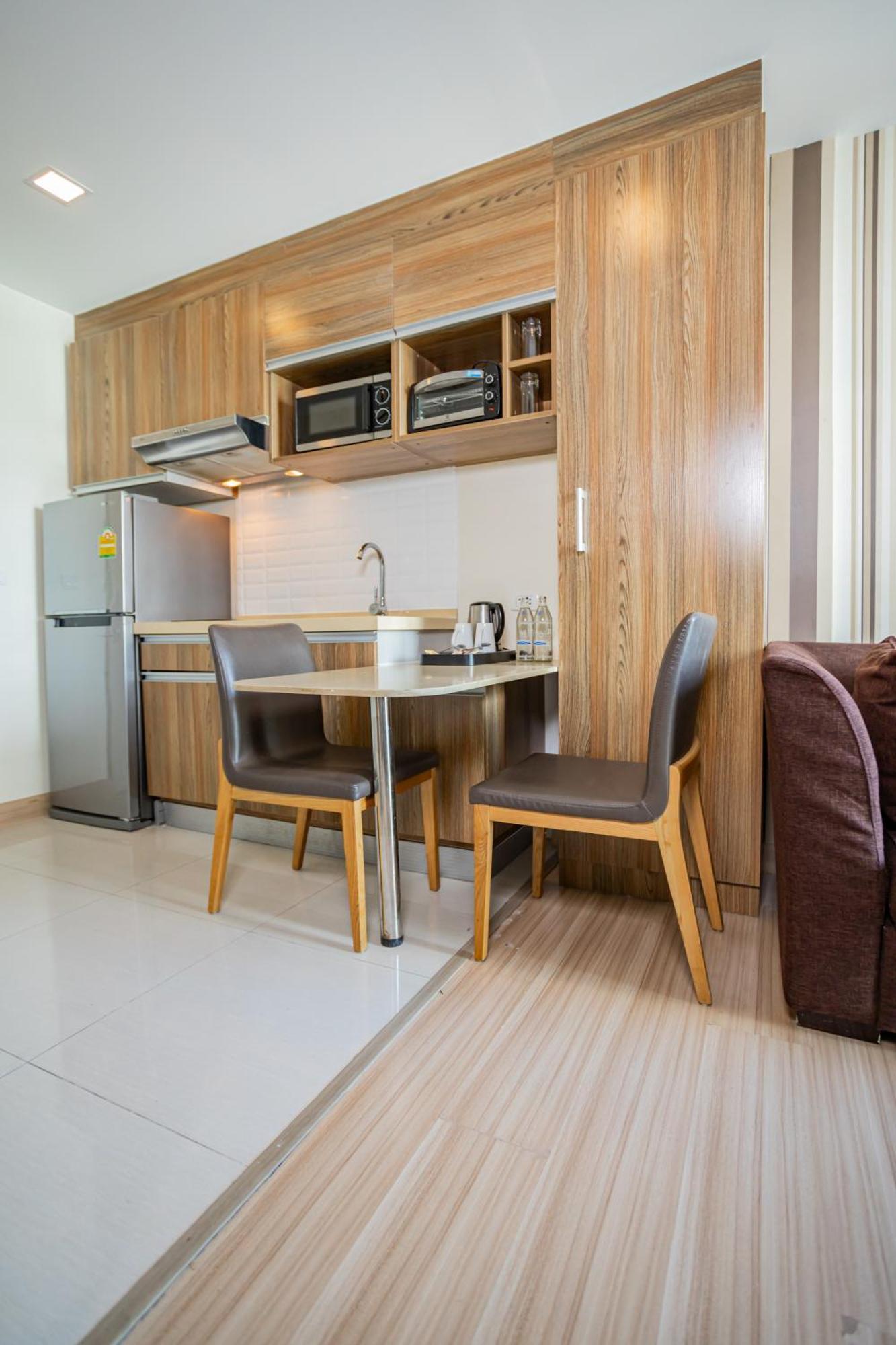 Ramada By Wyndham Bangkok Ten Ekamai Residences Экстерьер фото