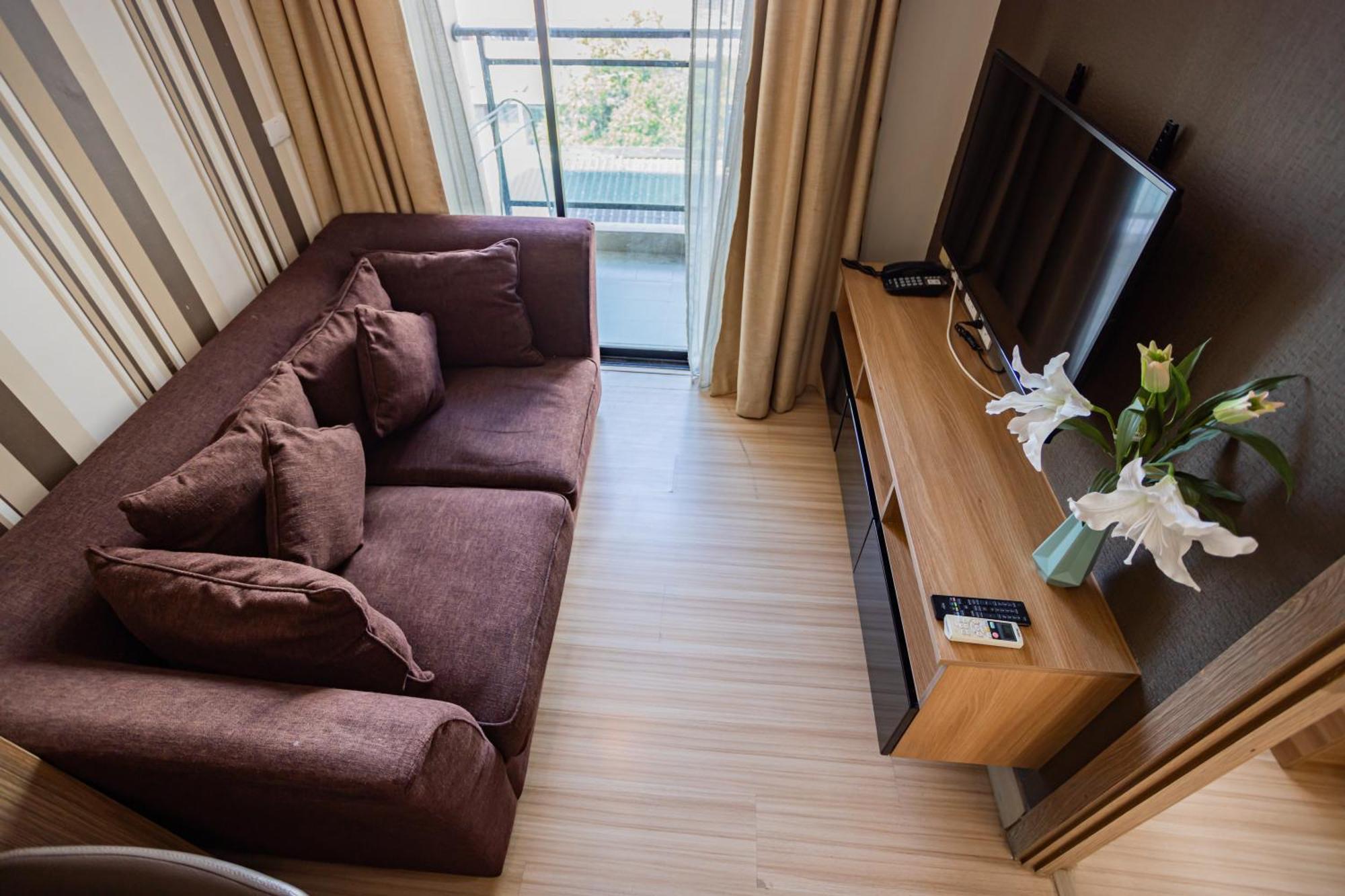 Ramada By Wyndham Bangkok Ten Ekamai Residences Экстерьер фото