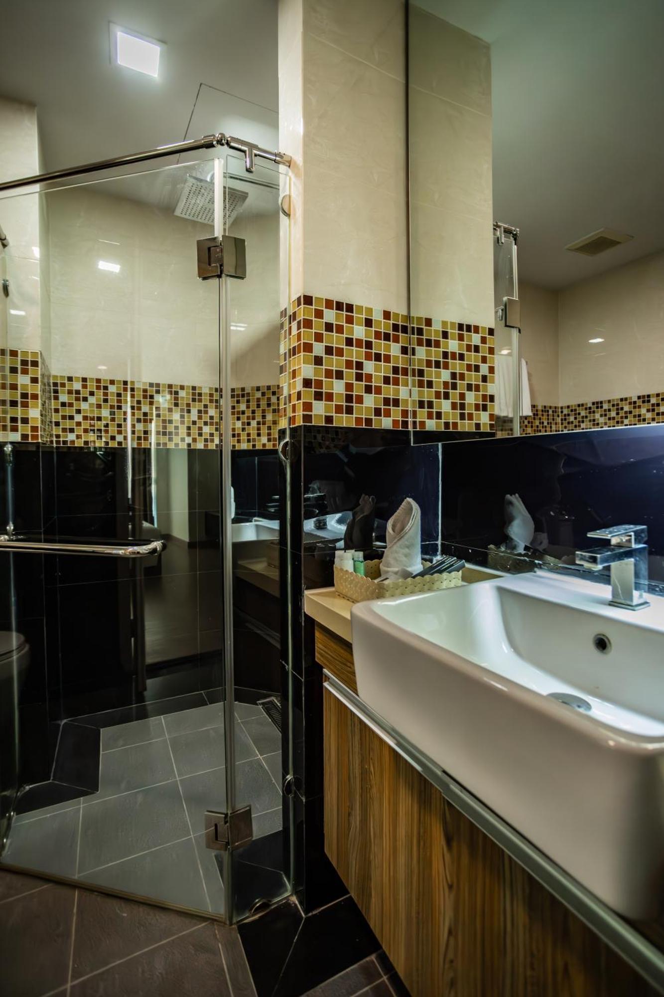 Ramada By Wyndham Bangkok Ten Ekamai Residences Экстерьер фото