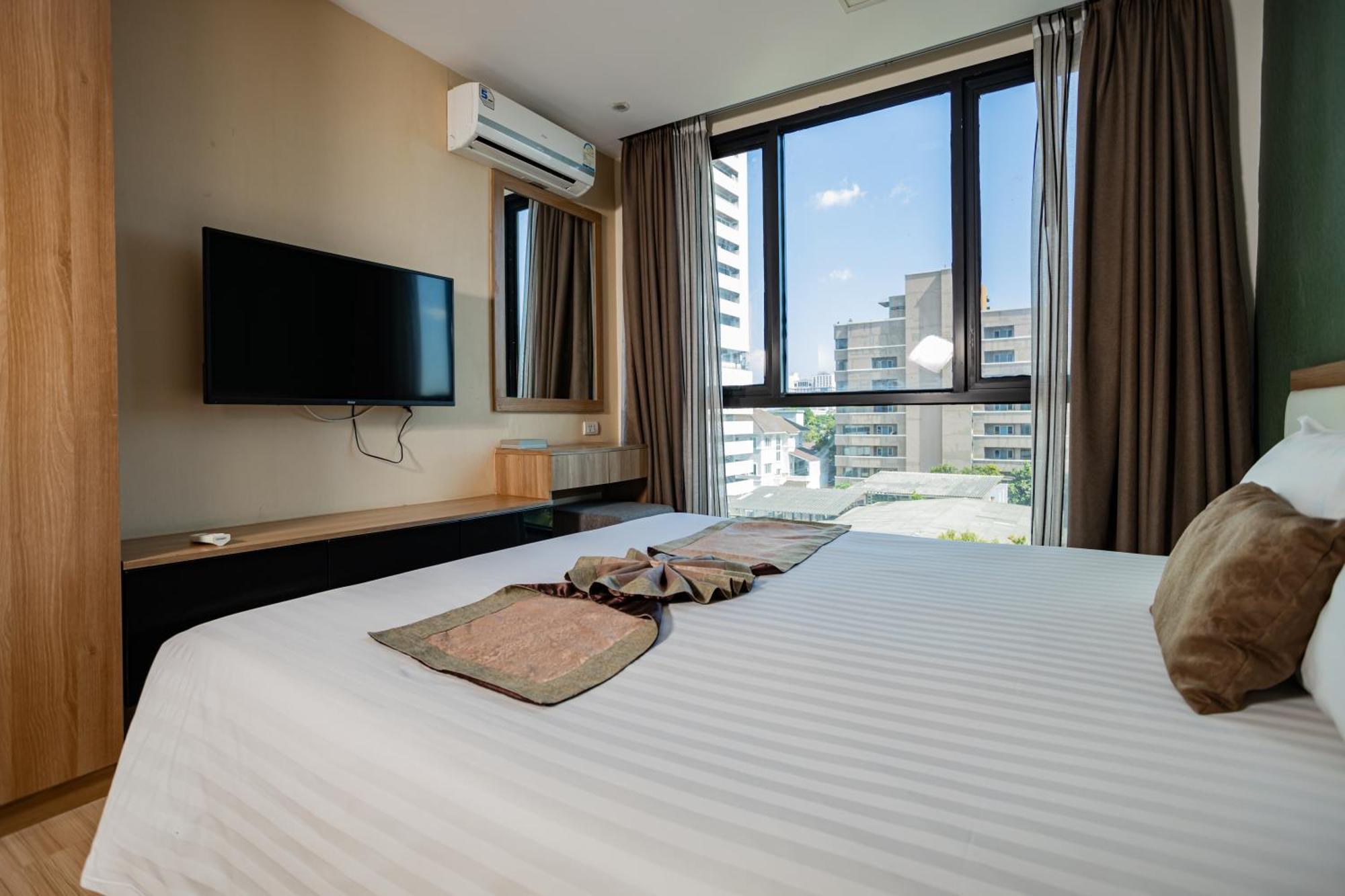 Ramada By Wyndham Bangkok Ten Ekamai Residences Экстерьер фото