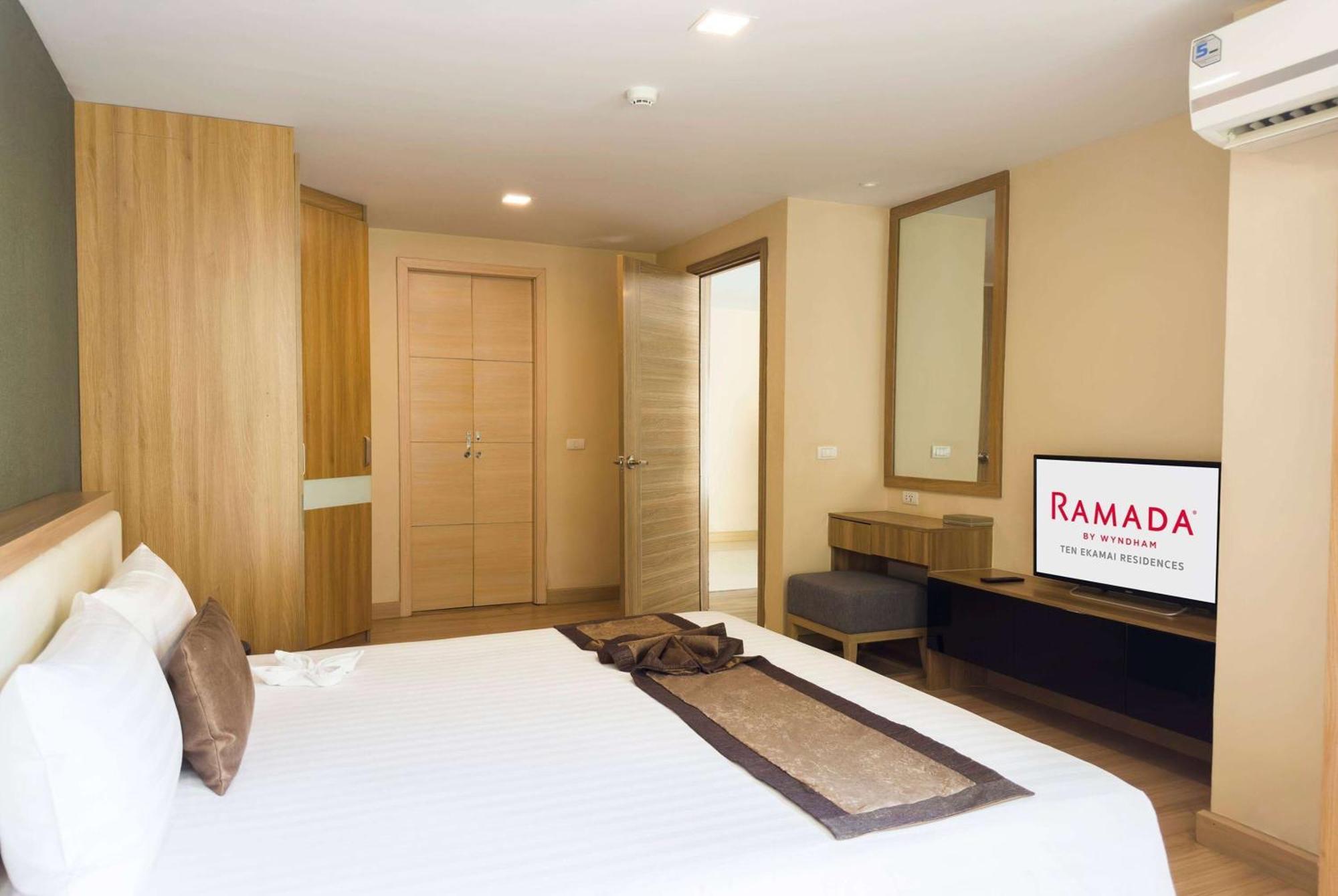 Ramada By Wyndham Bangkok Ten Ekamai Residences Экстерьер фото
