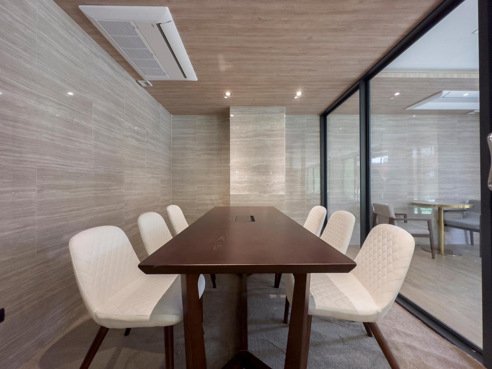 Ramada By Wyndham Bangkok Ten Ekamai Residences Экстерьер фото