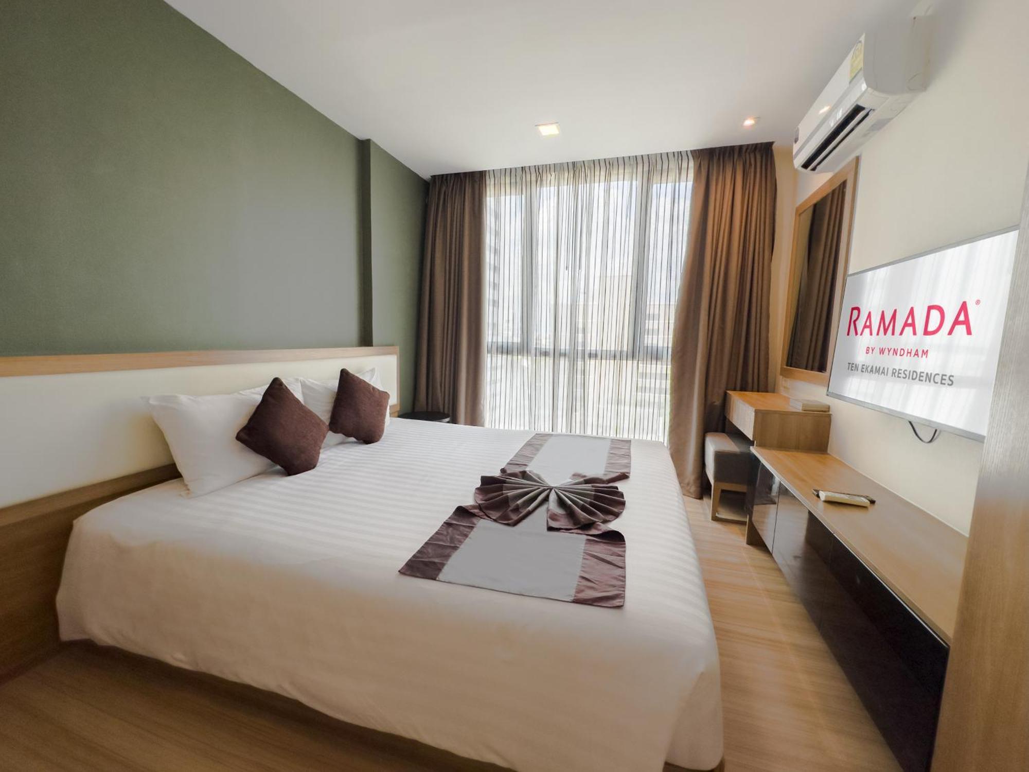 Ramada By Wyndham Bangkok Ten Ekamai Residences Экстерьер фото
