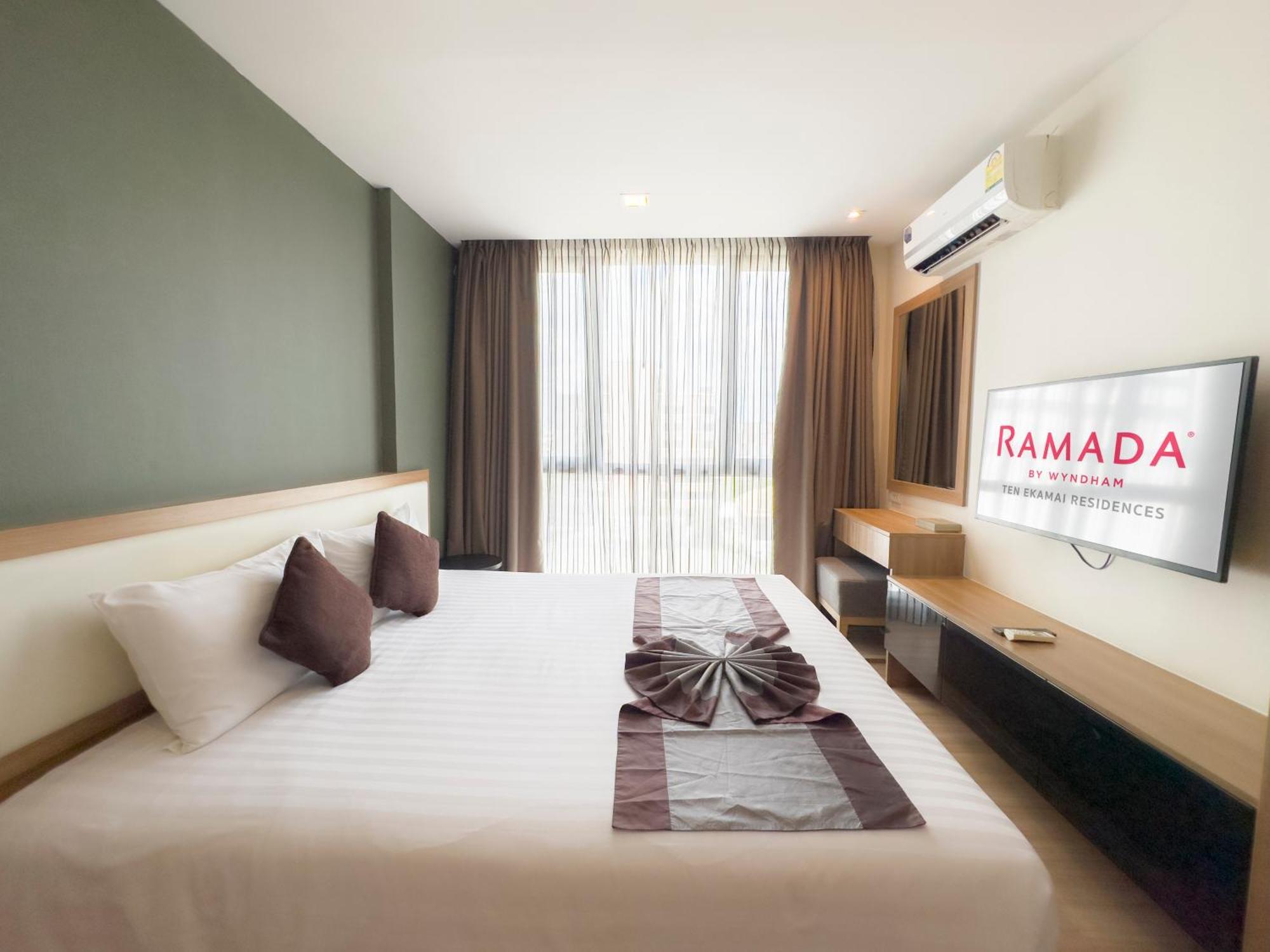 Ramada By Wyndham Bangkok Ten Ekamai Residences Экстерьер фото